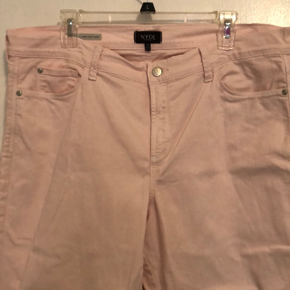 Like new NYDJ Capri pants